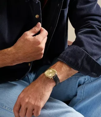nick jonas x fossil machine luxe trevisers klokke i svart krokodilleskinn 2 330x383 - Nick Jonas x Fossil Machine Luxe trevisers klokke i svart krokodilleskinn